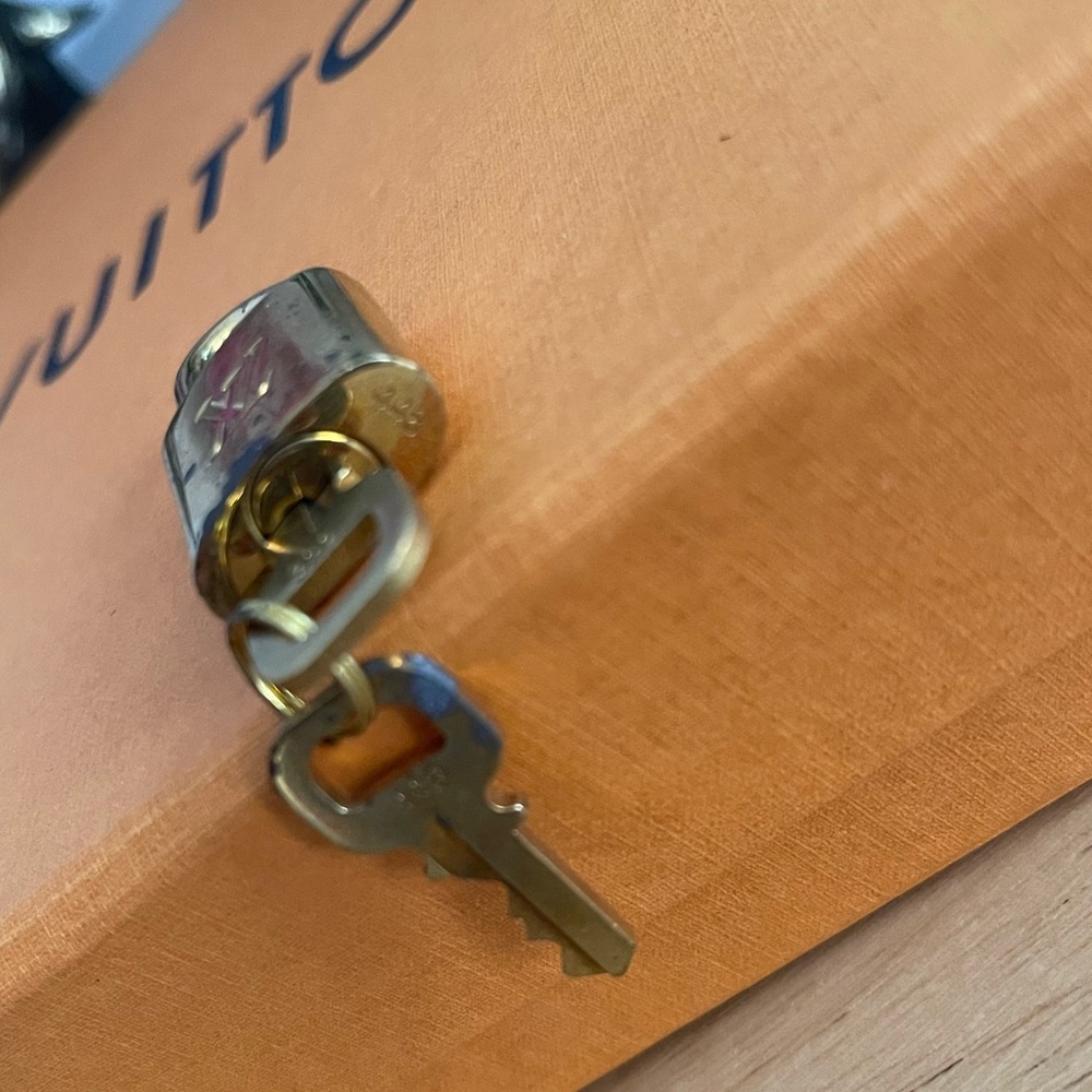 LV lock & key - Picture 3 of 4